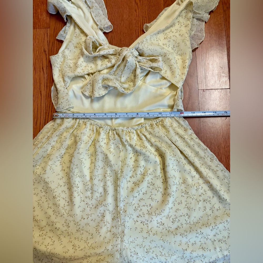Francesca’s Kadence Yellow Flutter Sleeve Romper.  Size XS - Picture 10 of 11